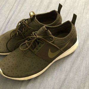 Size 8.5 Nike sneaker